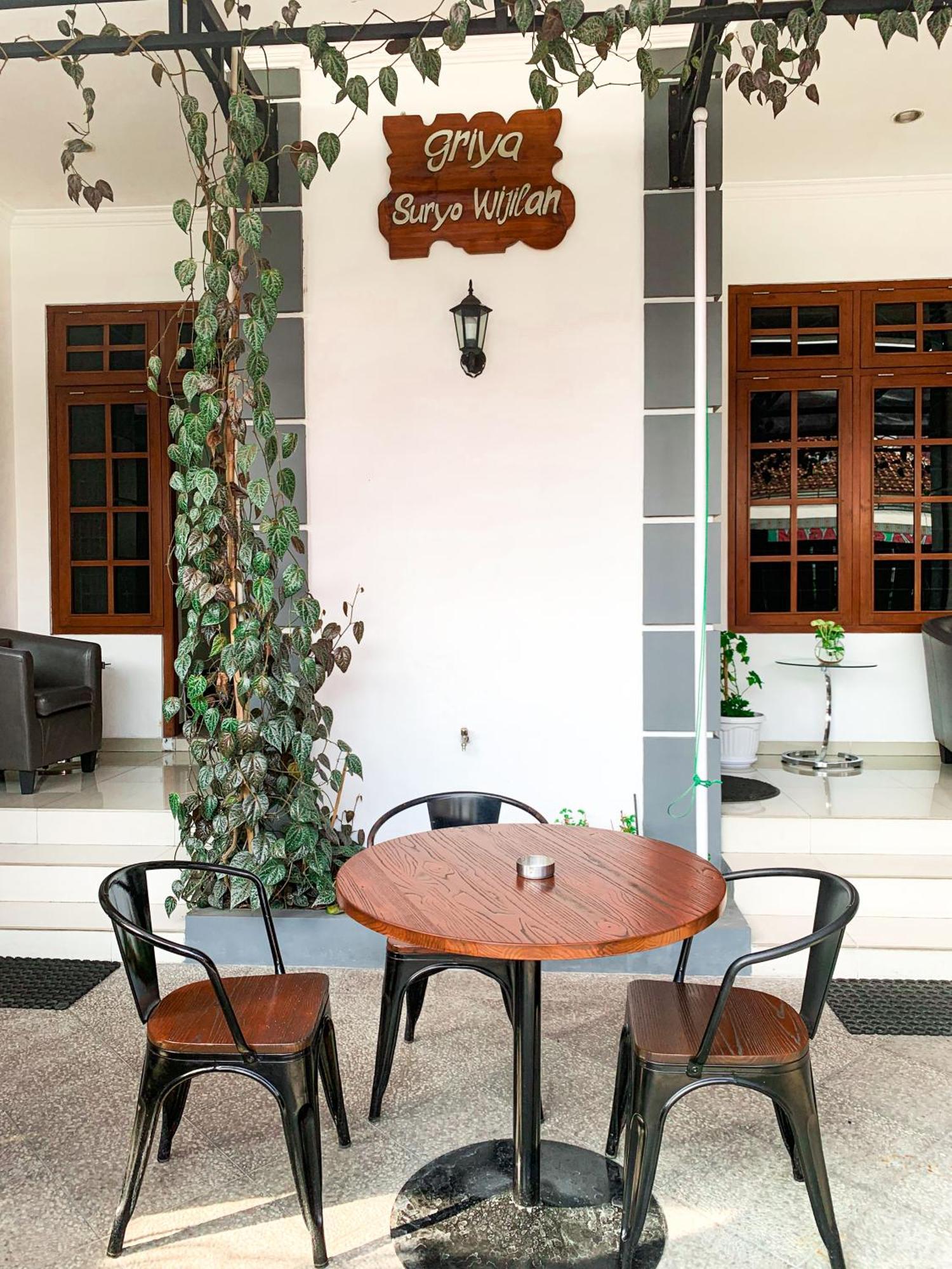 Griya Suryo Wijilan Hotel Yogyakarta Ngoại thất bức ảnh